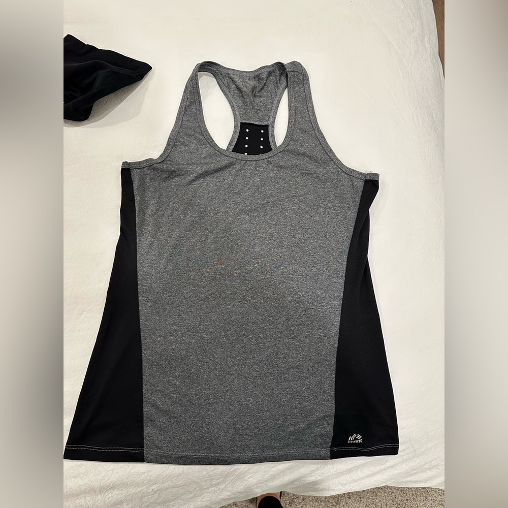 Women’s active tank